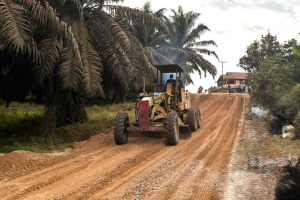 Krisantus Tinjau Proyek Jalan Sepanjang 19 KM Bodok-Meliau Senilai Rp16,6 Miliar