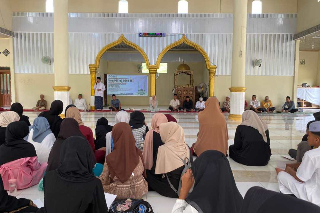 Kepala KUA Ingatkan Siswa Jauhi Pernikahan Dini saat Peringatan Isra Mi’raj di Kayan Hilir
