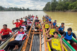 Lestarikan Budaya Lokal, 37 Tim Adu Cepat di Lintasan 800 Meter Lomba Sampan Bidar Sekadau