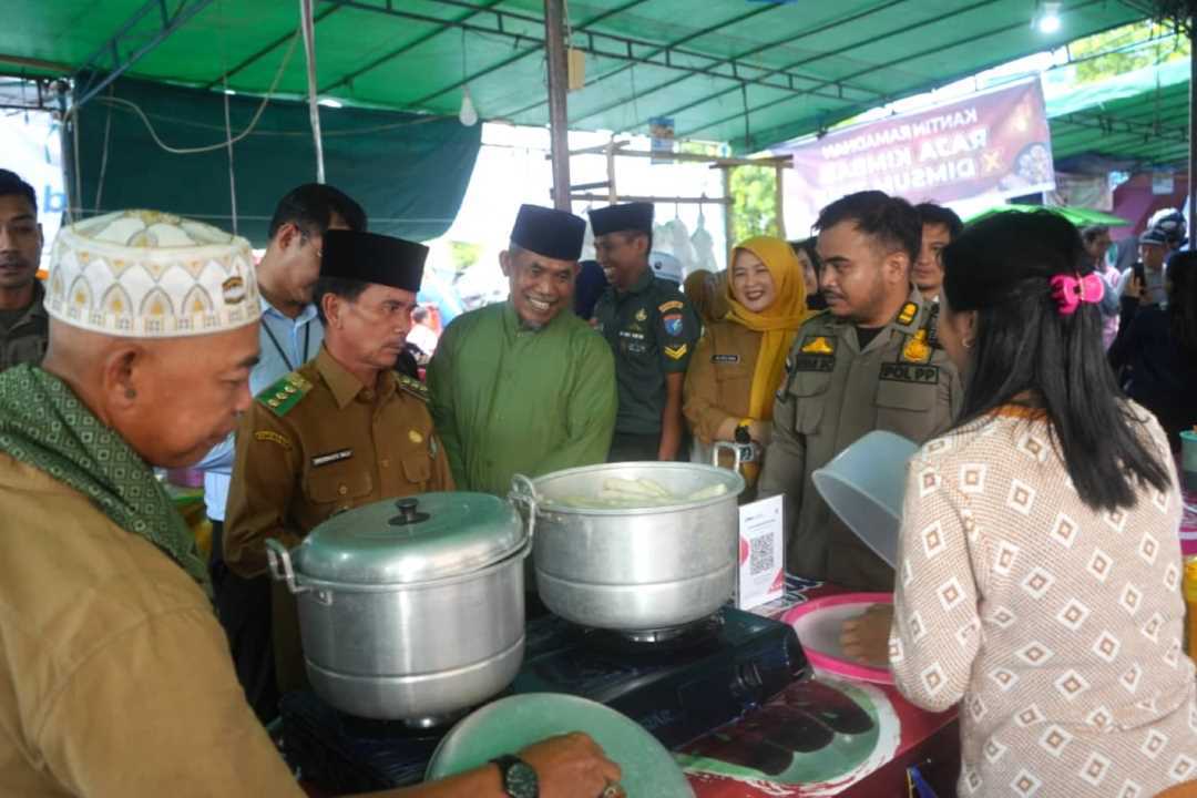 Ingatkan Penjual Jaga Kehalalan Takjil, Bupati Bala Buka Kantin Ramadhan Masjid Al Amin