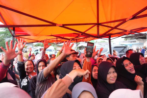 Antusiasme Warga Sintang Serbu 1.000 Paket Sembako Murah, Gubernur Kalbar: Stok Aman, Masyarakat Harus Tertib