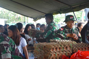Tak Hanya Bangun Infrastruktur, Kodim 1205/Sintang Gelar Pasar Murah Saat Pembukaan TMMD ke-127