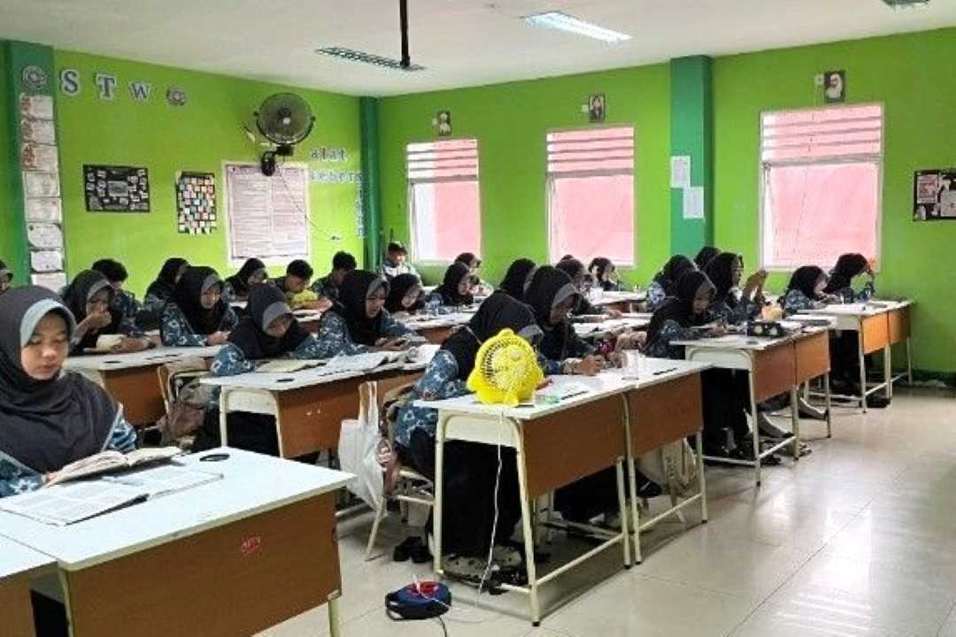 Kuatkan Karakter Religius, Lantunan Ayat Suci Al-Qur’an Bergema Setiap Pagi di Ruang Kelas MAN 1 Sintang