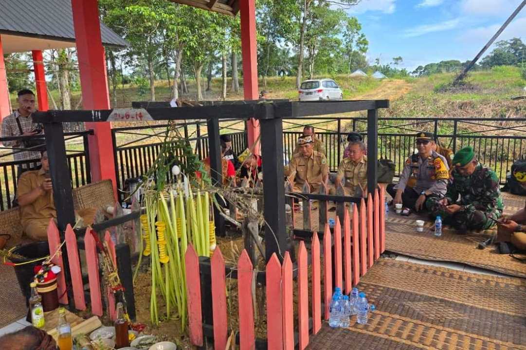 Momentum Sakral di Rumah Betang Dori’ Mpulor, Tokoh Adat dan Forkopimda Sanggau Gelar Ritual Nek Lanai