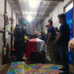Sintang Berduka, Jenazah Praka Anumerta Aprianus yang Gugur di Papua Tiba di Rumah Duka