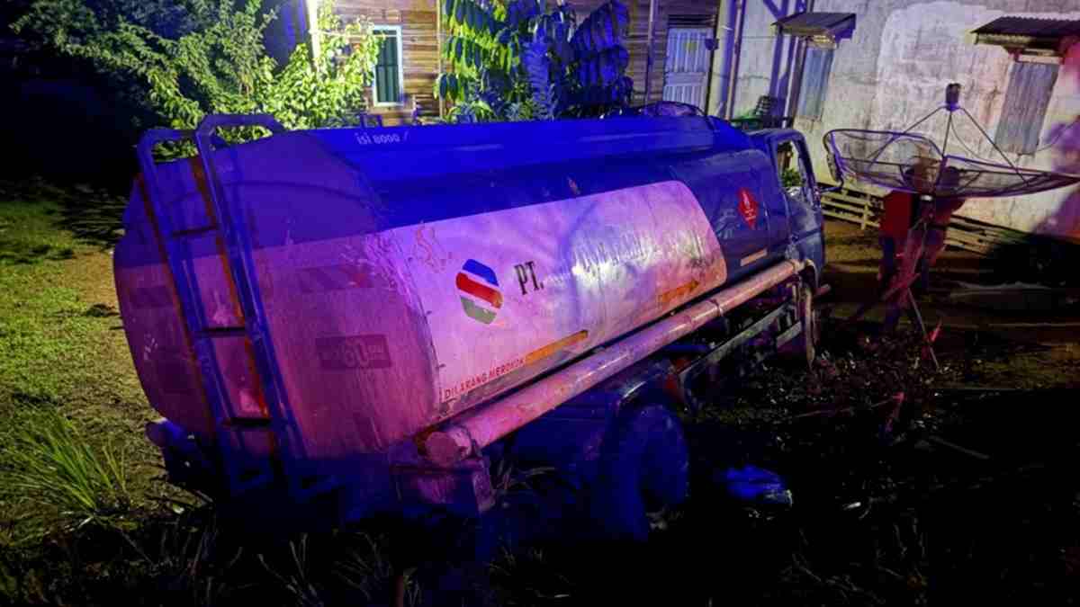 Hindari Lubang Jalan, Truk Tangki Terguling di Sanggau, Sopir Tewas di Tempat
