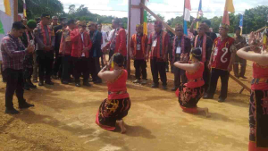 Gawai Adat Dayak Meliau Dibuka Meriah, Bupati Ontot Ajak Generasi Muda Lestarikan Budaya