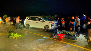 Motor dan Mitsubishi Xpander Bertabrakan di Sekayam Sanggau, Satu Pengendara Luka