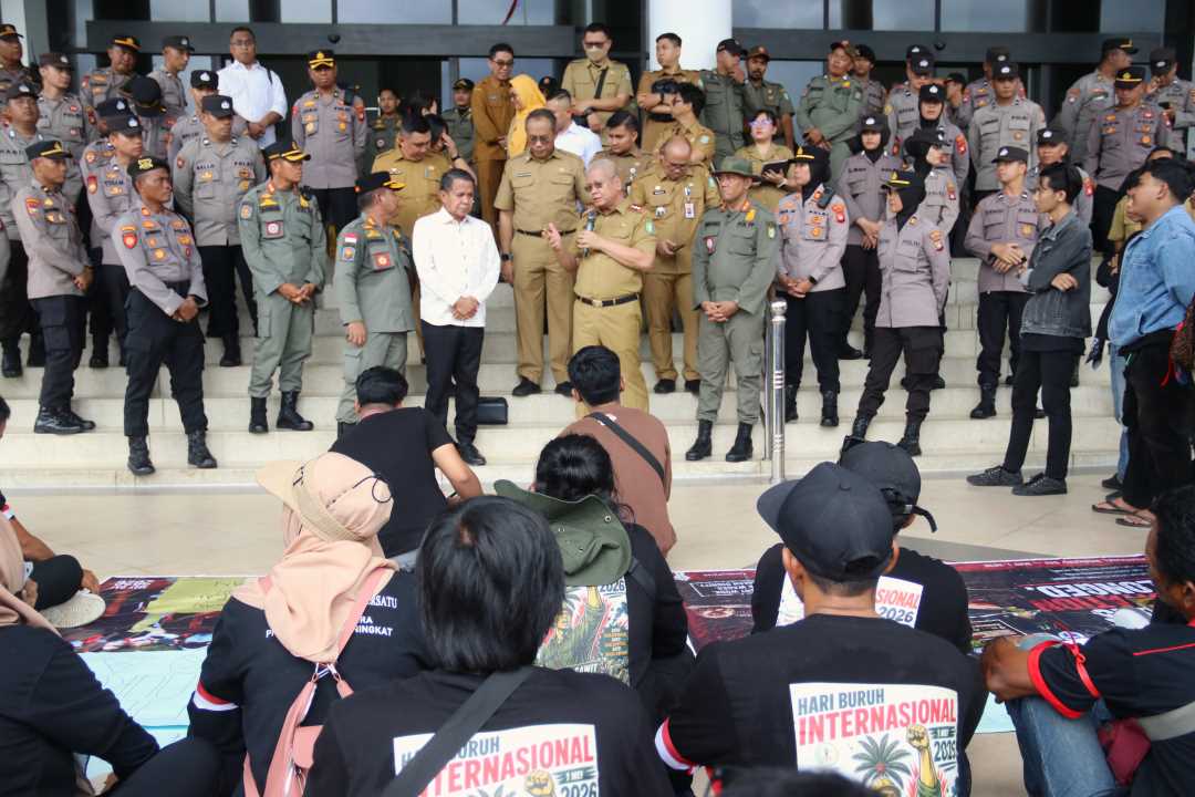 Temui Aktivis Buruh dan Mahasiswa, Sekda Harisson Janji Kawal Hak Pekerja Sawit dan Perempuan