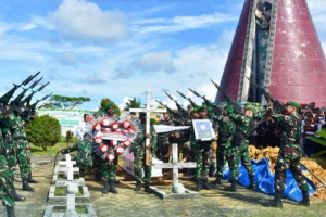 Praka Anumerta Aprianus Dimakamkan Secara Militer di TMP Syuhada Pertiwi Sintang