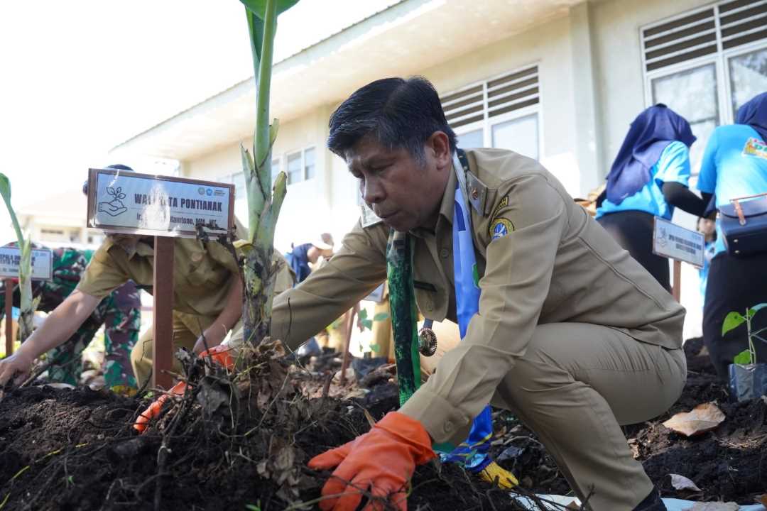 Pelopor Sekolah Hijau, SMPN 8 Pontianak Luncurkan Program “Digulis Ceria” Berbasis QR Code