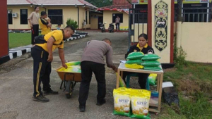 Gerakan Pangan Murah di Entikong Diserbu Warga, 2 Ton Beras SPHP Ludes dalam Sehari