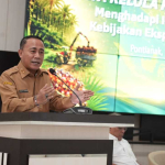 Krisantus Semprot Perusahaan Sawit: Beroperasi di Kalbar Wajib Ikuti Regulasi dan Hormati Kearifan Lokal
