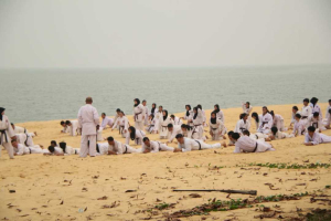 Hadiri Kenaikan Tingkat di Pantai Pak Lotay, Krisantus Minta Karateka INKANAS Kalbar Terus Tingkatkan Prestasi